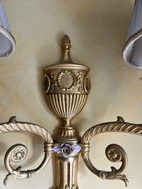 Applique di pregio con inserto capodimonte