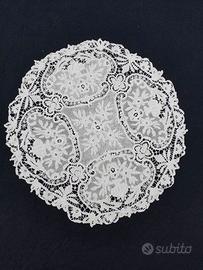 Centrotavola  in pizzo floreale - diam. 42 cm.