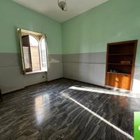 Ampio Appartamento Via Reggio Campi