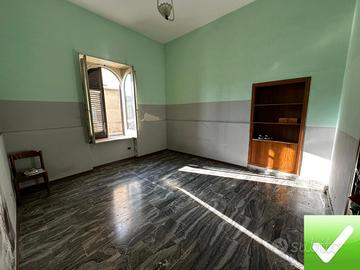 Ampio Appartamento Via Reggio Campi