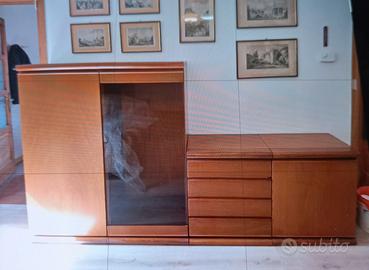 Mobile componibile con tavolo e sedie