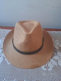 Cappello estivo con cinturino
