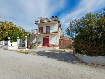 Casa indipendente Campovalano di Campli
