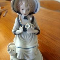 statuina in porcellana 