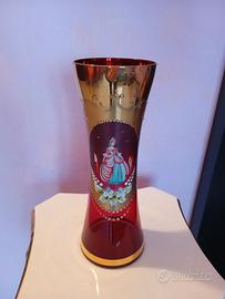 Vaso d'epoca veneziano in vetro soffiato rosso