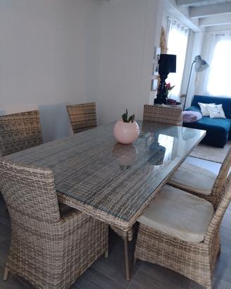 tavolo in rattan con vetro