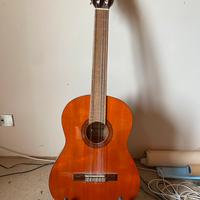 Chitarra, borsa e cavalletto