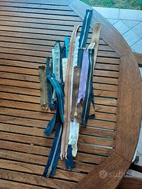 Cerniere di vari colori e misure