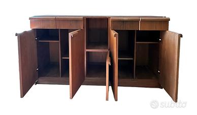 Credenza in noce fatta a mano