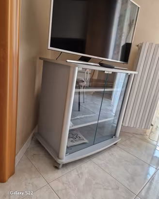 porta.  TV