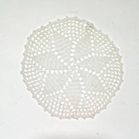 Centrino rotondo realizzato a mano con cura.  - Mo