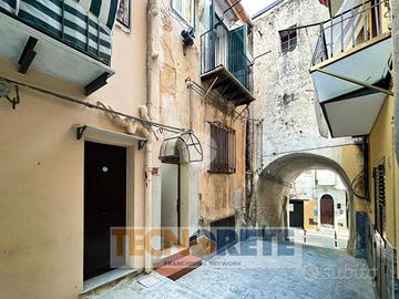 2 LOCALI A MONREALE