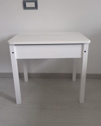 Scrivania per bambini Ikea con scomparto