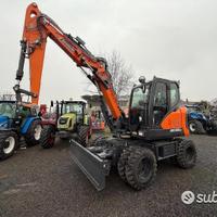 Escavatore gommato DEVELON DX 100 w