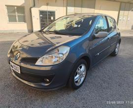 RENAULT Clio - 2006