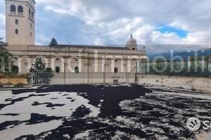 Due appartamenti con piano ammezzato a fiumefreddo