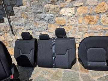 interno completo per Jeep Renegade.