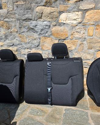 interno completo per Jeep Renegade.
