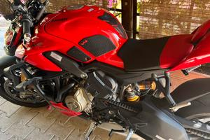 Moto Ducati streetfighter V4s