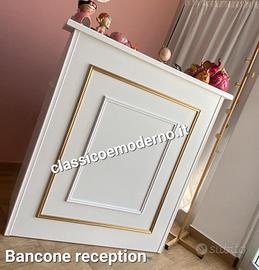 bancone reception doppia boiserie oro e bianco