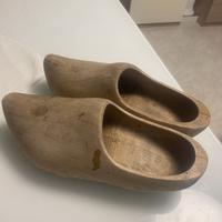 Zoccoli in legno di una volta