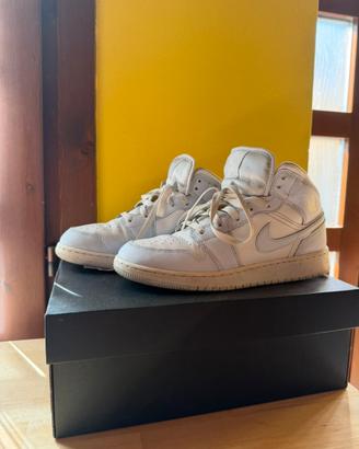 Air Jordan 1 Mid (GS)