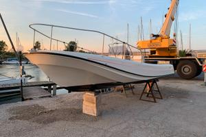 Boston whaler outrage 21 refit professionale