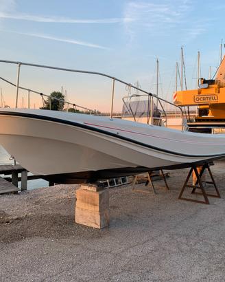 Boston whaler outrage 21 refit professionale