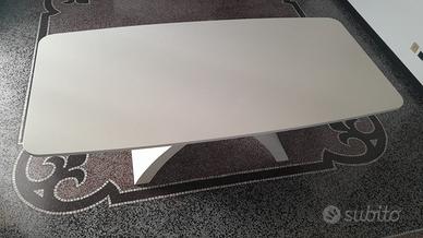 Tavolo da sala bianco