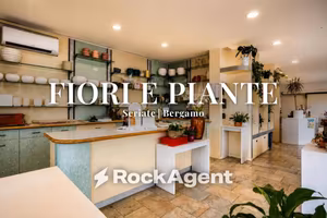 Attività / Licenza di 114 m² con 2 locali a Seriat