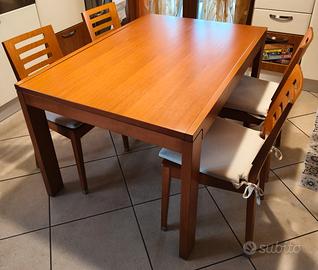 Tavolo in legno allungabile e 6 sedie Calligaris
