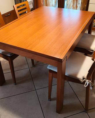 Tavolo in legno allungabile e 6 sedie Calligaris