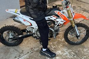 Pit bike