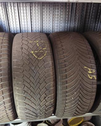 Set Pneumatici per automobile