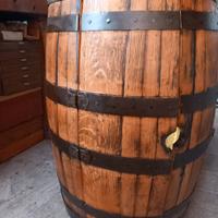 cantinetta con botte di rovere