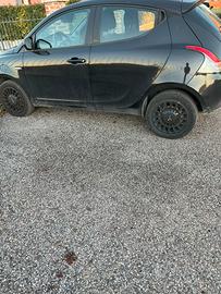 Lancia y