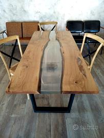 tavolo in legno e resina 