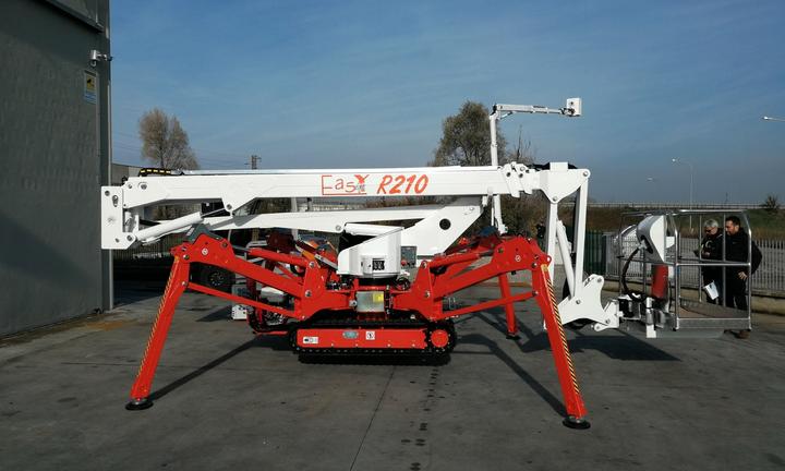 Piattaforma aerea cingolata easy lift r210