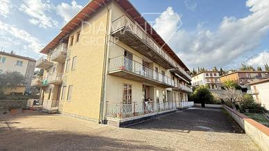 Appartamento a piano rialzato con garage e cantina