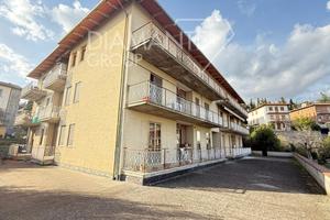 Appartamento a piano rialzato con garage e cantina