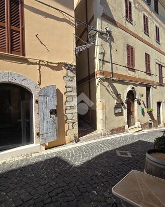 2 LOCALI A FIUGGI