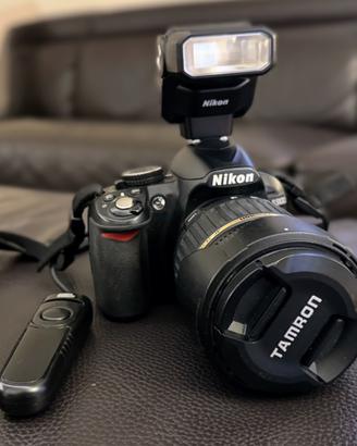 Fotocamera Nikon D3100 con 2 obbiettivi e flash