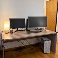 Scrivania Spaziosa Moderna (Perfetta per PC/Gaming