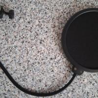 Pop filter microfono + supporto + laccetti 