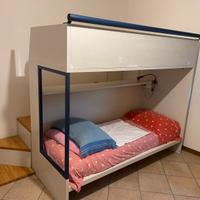 Letto a castello con passerella e gavone