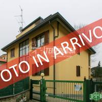 TRILOCALE CON DOPPI SERVIZI IN ZONA MADONNA REGINA