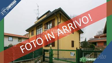 TRILOCALE CON DOPPI SERVIZI IN ZONA MADONNA REGINA