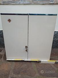 armadietto per medicinali