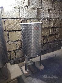 serbatoio in acciaio per il vino 