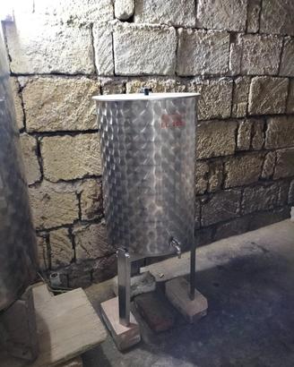 serbatoio in acciaio per il vino 